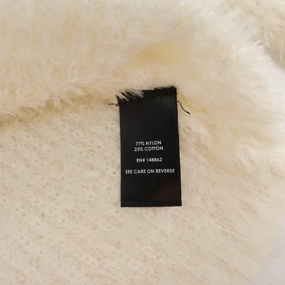 Torrid Ivory Fuzzy Yarn Crop Pullover Sweater - Women's Plus Size 1X 14-16 NEW - Picture 7 of 7